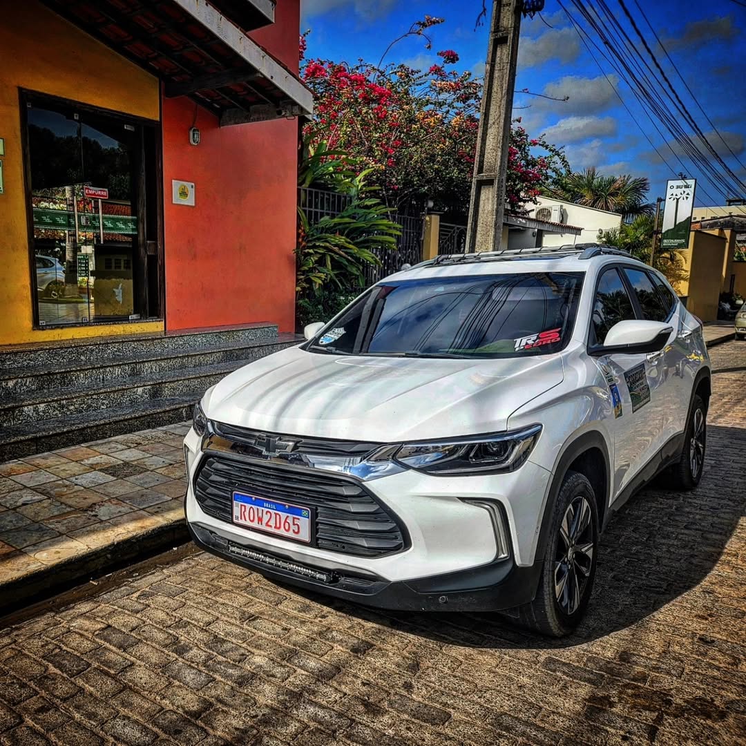 Chevrolet Tracker branca da frota AMO Lencois Turismo